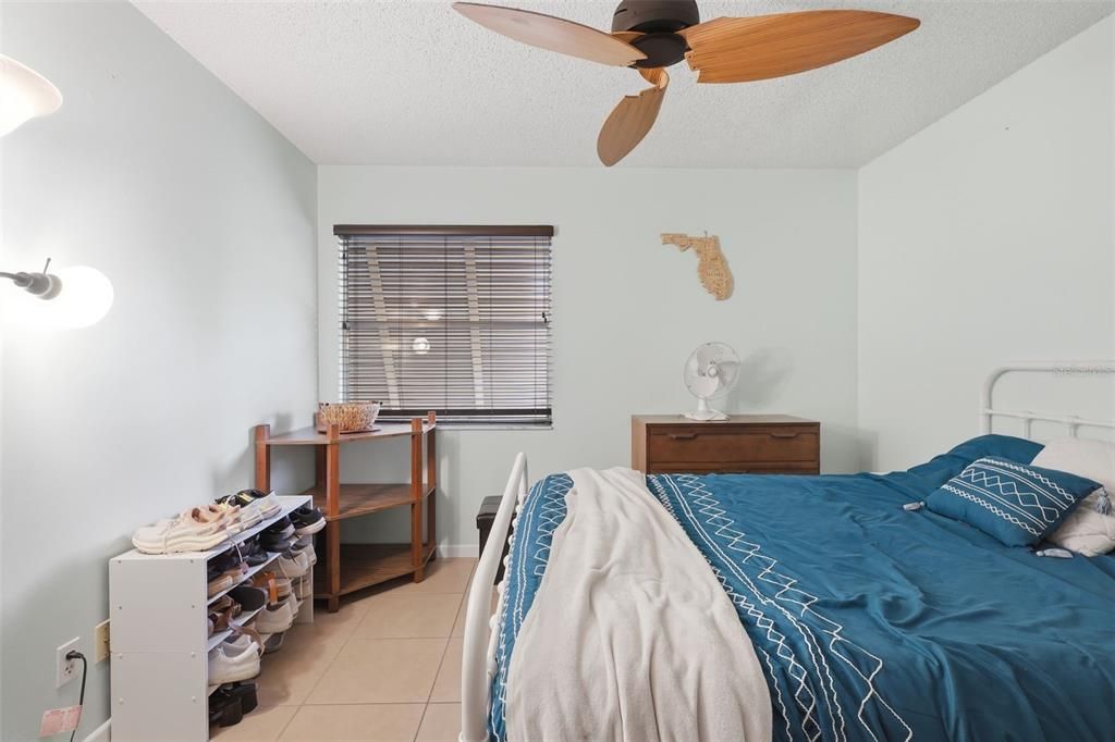For Sale: $179,900 (2 beds, 2 baths, 897 Square Feet)