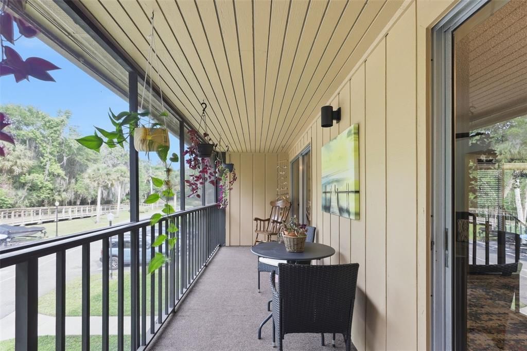 For Sale: $179,900 (2 beds, 2 baths, 897 Square Feet)