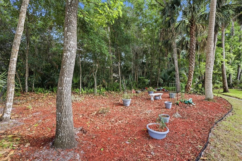 For Sale: $179,900 (2 beds, 2 baths, 897 Square Feet)