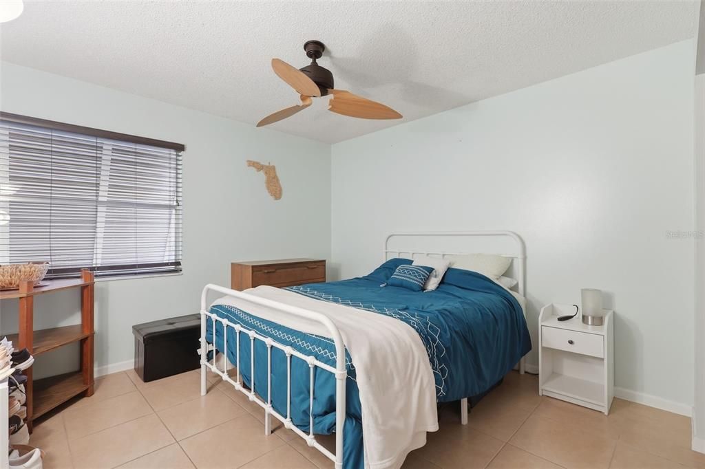 For Sale: $179,900 (2 beds, 2 baths, 897 Square Feet)