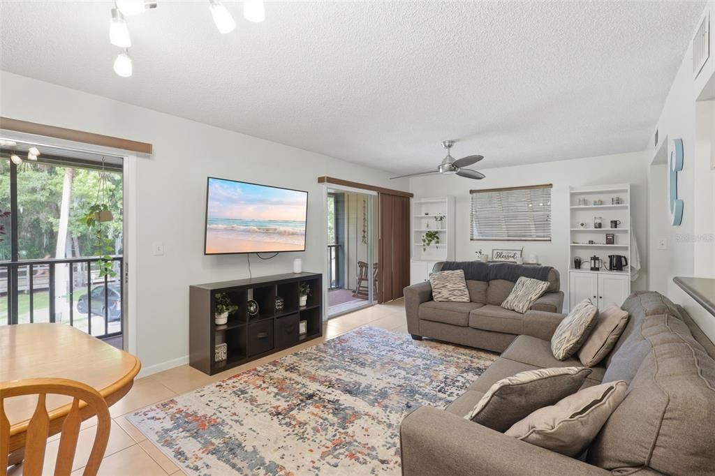 For Sale: $179,900 (2 beds, 2 baths, 897 Square Feet)