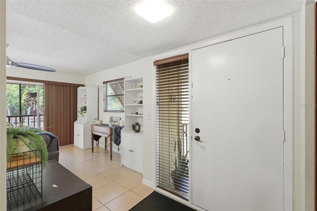 For Sale: $179,900 (2 beds, 2 baths, 897 Square Feet)