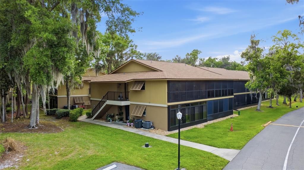 For Sale: $179,900 (2 beds, 2 baths, 897 Square Feet)