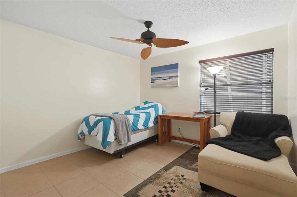 For Sale: $179,900 (2 beds, 2 baths, 897 Square Feet)