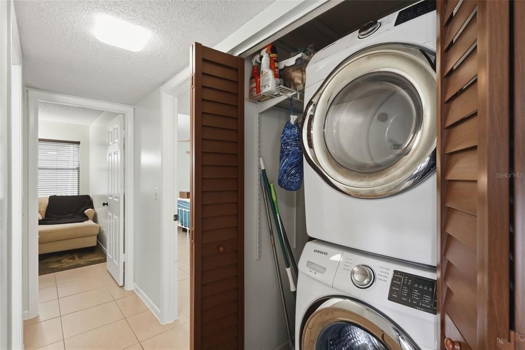 For Sale: $179,900 (2 beds, 2 baths, 897 Square Feet)