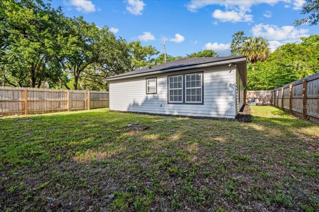 En Venta: $425,000 (4 camas, 2 baños, 1308 Pies cuadrados)