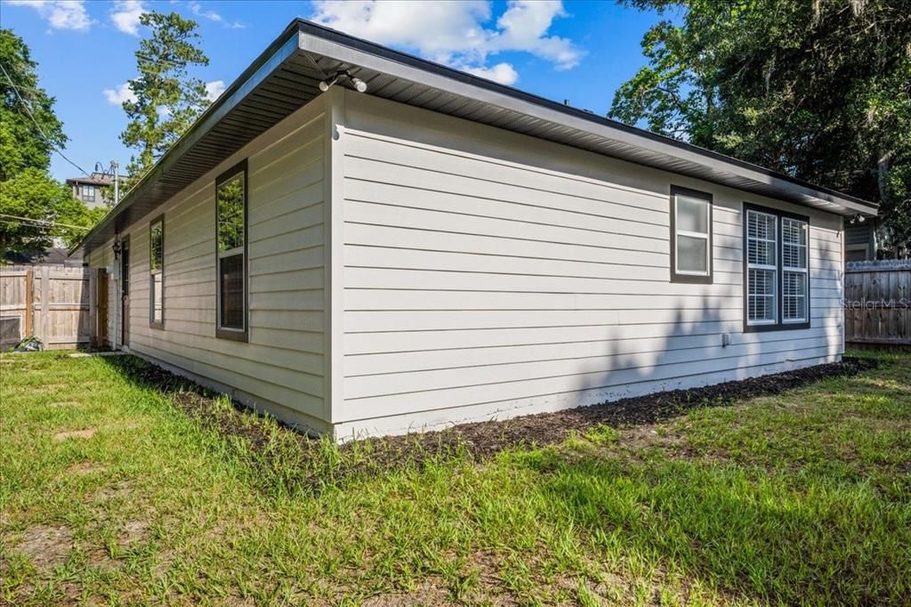 En Venta: $425,000 (4 camas, 2 baños, 1308 Pies cuadrados)