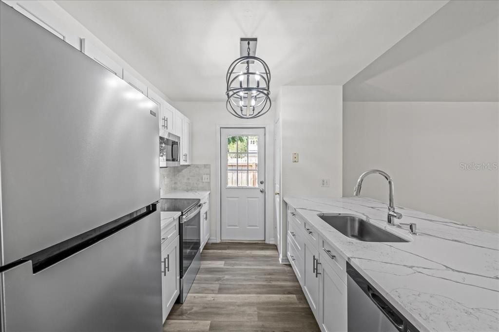 En Venta: $425,000 (4 camas, 2 baños, 1308 Pies cuadrados)