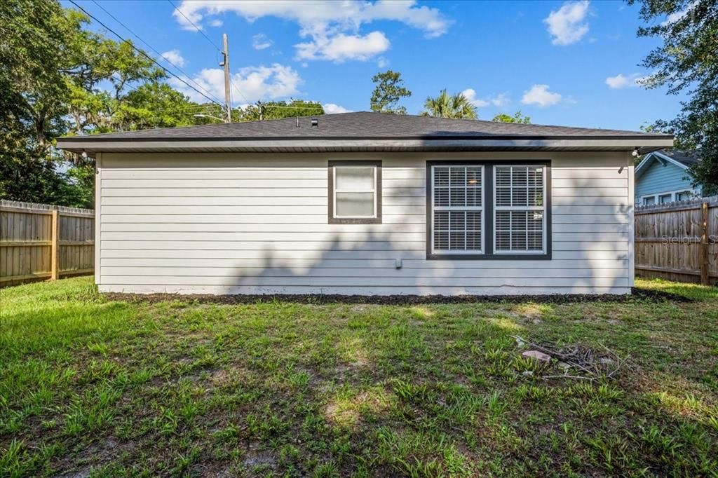 En Venta: $425,000 (4 camas, 2 baños, 1308 Pies cuadrados)