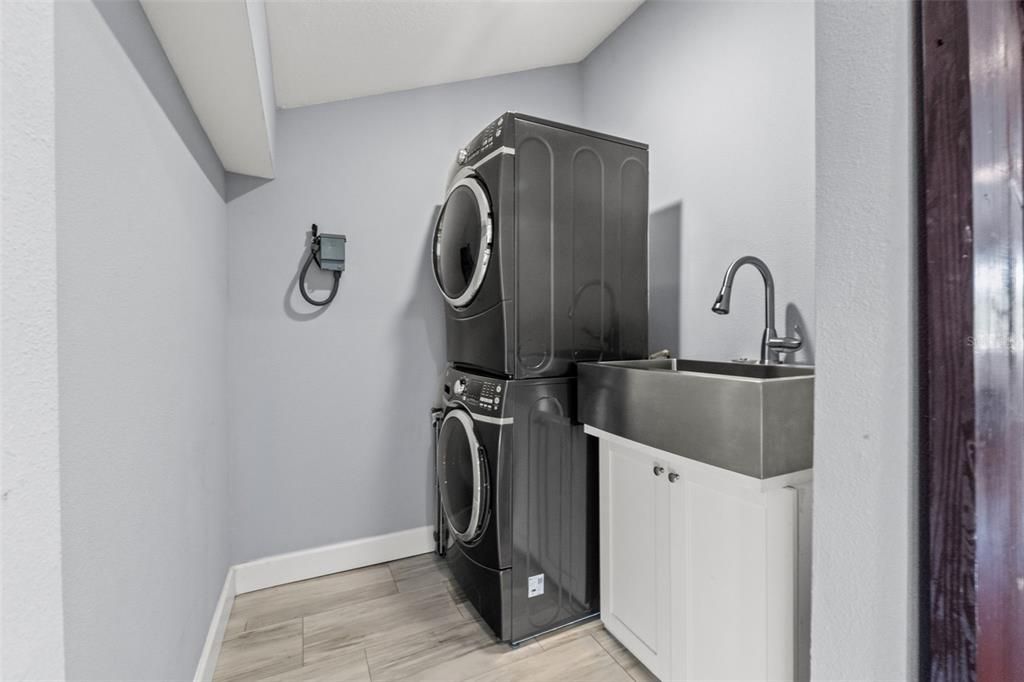 En Venta: $725,000 (3 camas, 3 baños, 1464 Pies cuadrados)