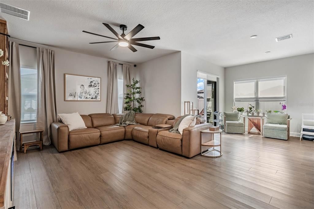 En Venta: $489,000 (4 camas, 2 baños, 2017 Pies cuadrados)