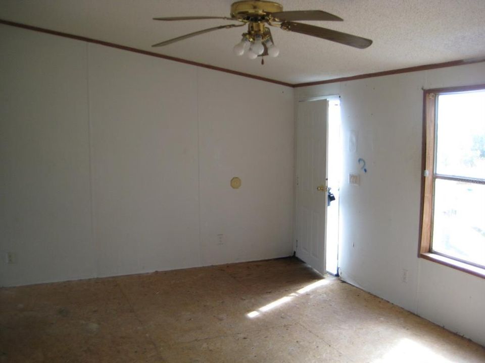 Active With Contract: $175,000 (4 beds, 2 baths, 1690 Square Feet)