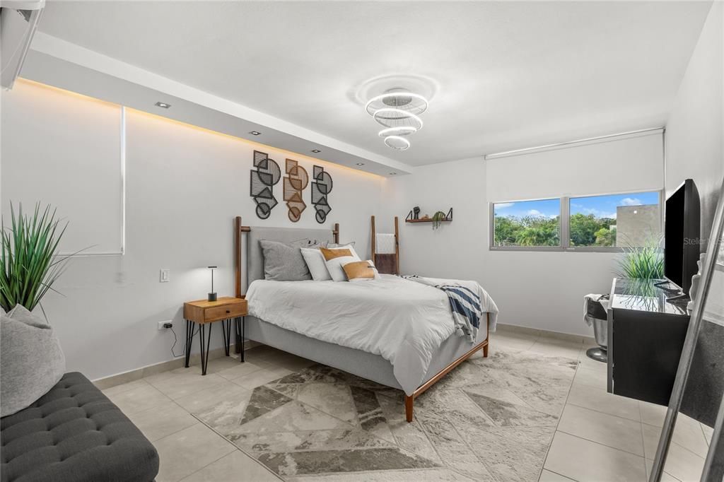 Activo con contrato: $425,000 (3 camas, 2 baños, 1582 Pies cuadrados)