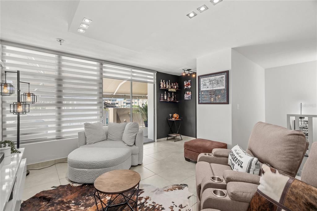 Activo con contrato: $425,000 (3 camas, 2 baños, 1582 Pies cuadrados)