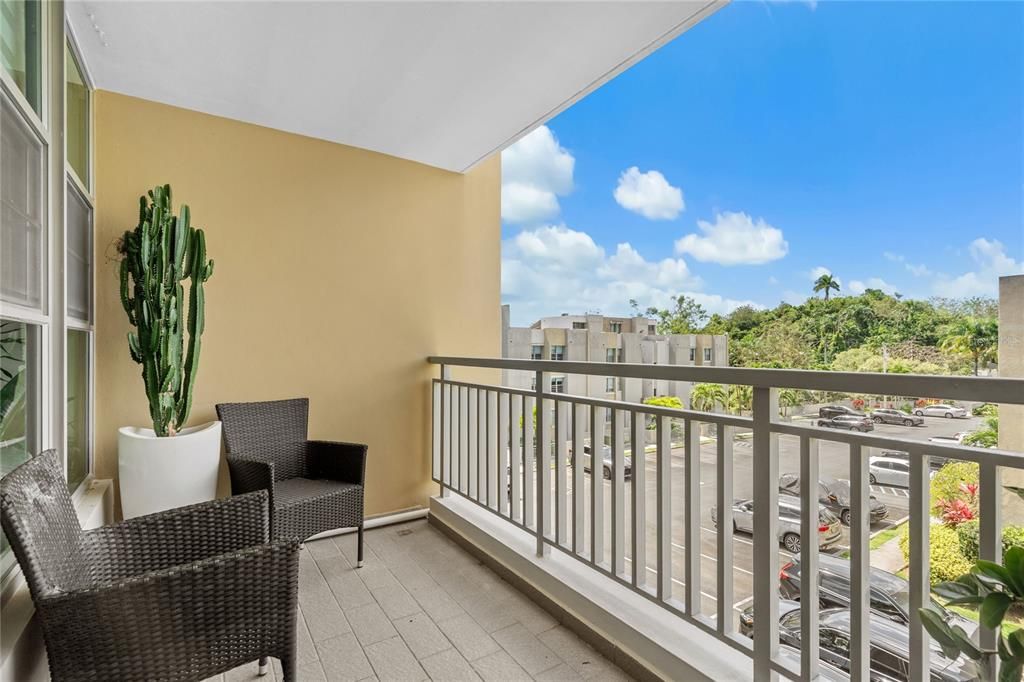 Activo con contrato: $425,000 (3 camas, 2 baños, 1582 Pies cuadrados)