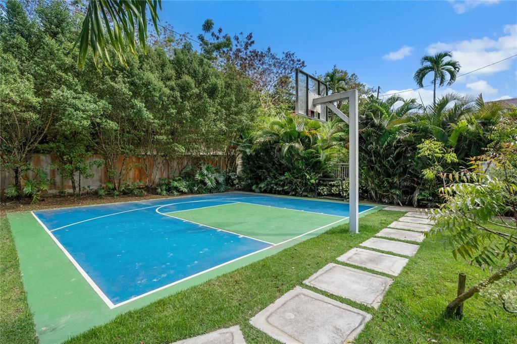Activo con contrato: $425,000 (3 camas, 2 baños, 1582 Pies cuadrados)