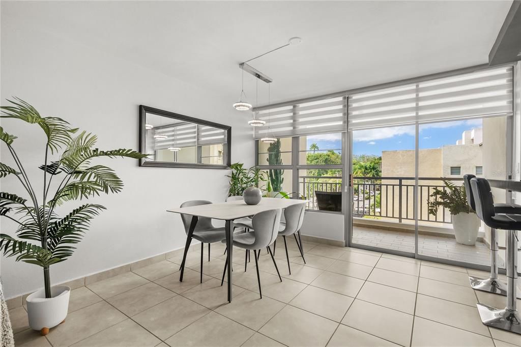 Activo con contrato: $425,000 (3 camas, 2 baños, 1582 Pies cuadrados)