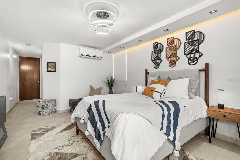 Activo con contrato: $425,000 (3 camas, 2 baños, 1582 Pies cuadrados)
