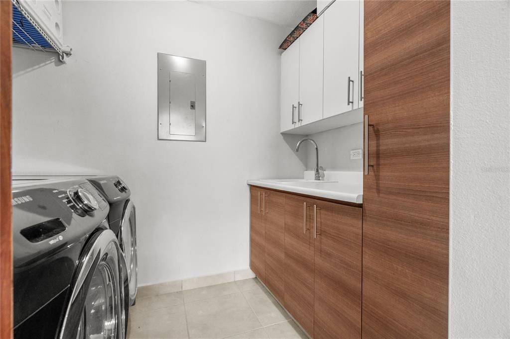 Activo con contrato: $425,000 (3 camas, 2 baños, 1582 Pies cuadrados)