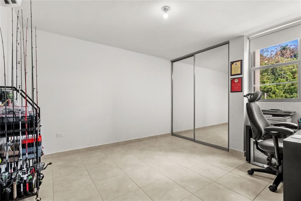 Activo con contrato: $425,000 (3 camas, 2 baños, 1582 Pies cuadrados)