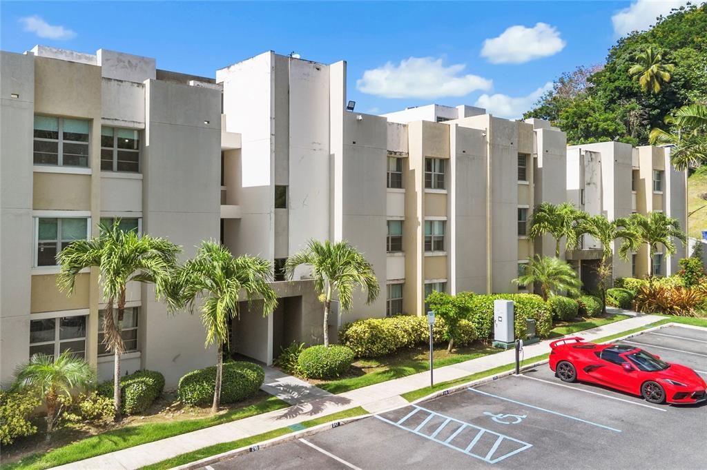 Activo con contrato: $425,000 (3 camas, 2 baños, 1582 Pies cuadrados)