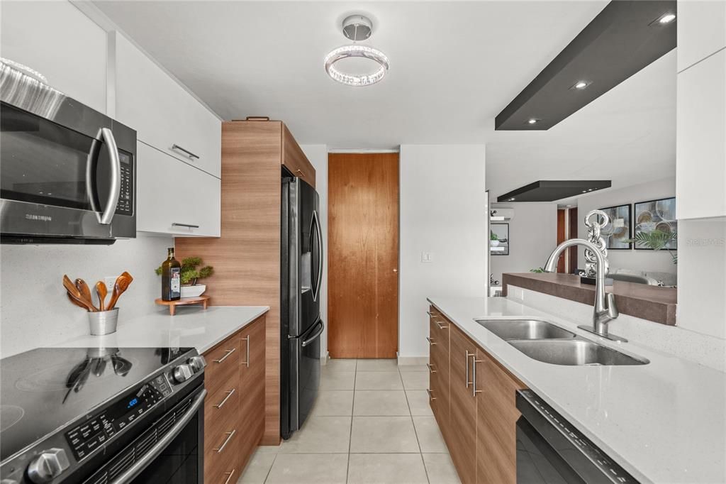 Activo con contrato: $425,000 (3 camas, 2 baños, 1582 Pies cuadrados)