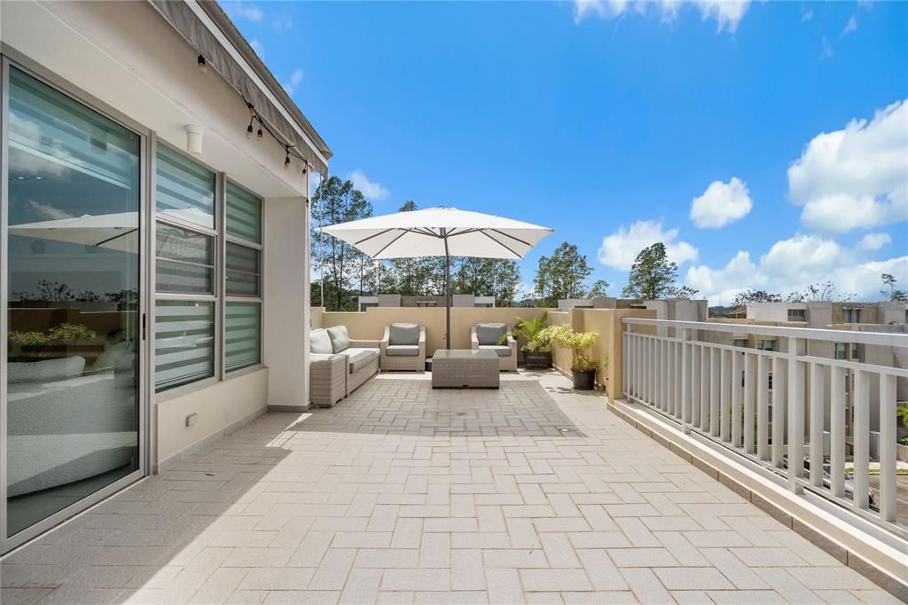 Activo con contrato: $425,000 (3 camas, 2 baños, 1582 Pies cuadrados)