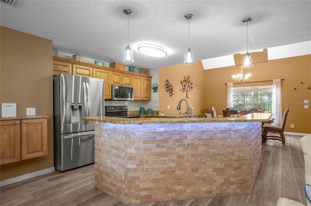 En Venta: $450,000 (3 camas, 2 baños, 2060 Pies cuadrados)