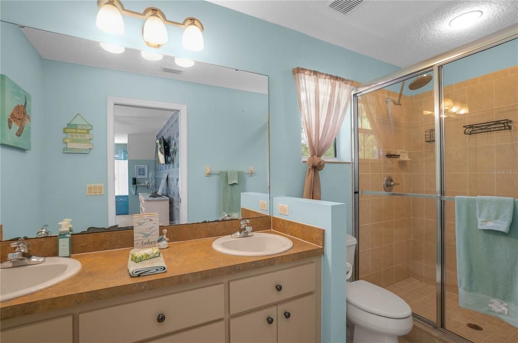 En Venta: $450,000 (3 camas, 2 baños, 2060 Pies cuadrados)