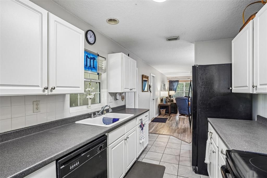 En Venta: $295,000 (3 camas, 2 baños, 1200 Pies cuadrados)