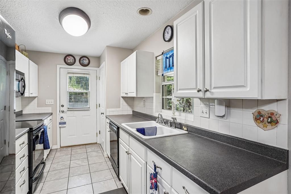 En Venta: $295,000 (3 camas, 2 baños, 1200 Pies cuadrados)