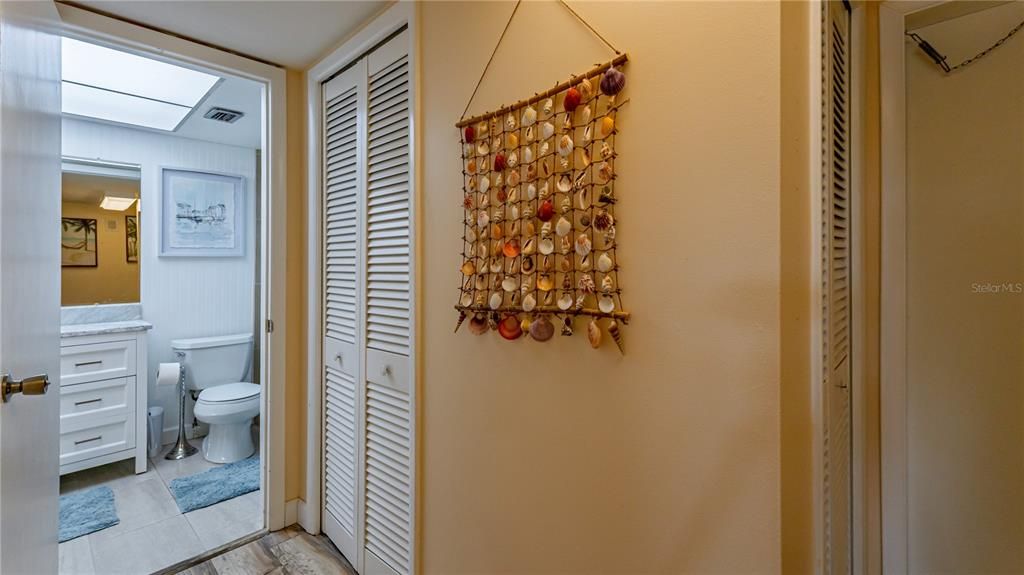 For Rent: $1,800 (1 beds, 1 baths, 738 Square Feet)