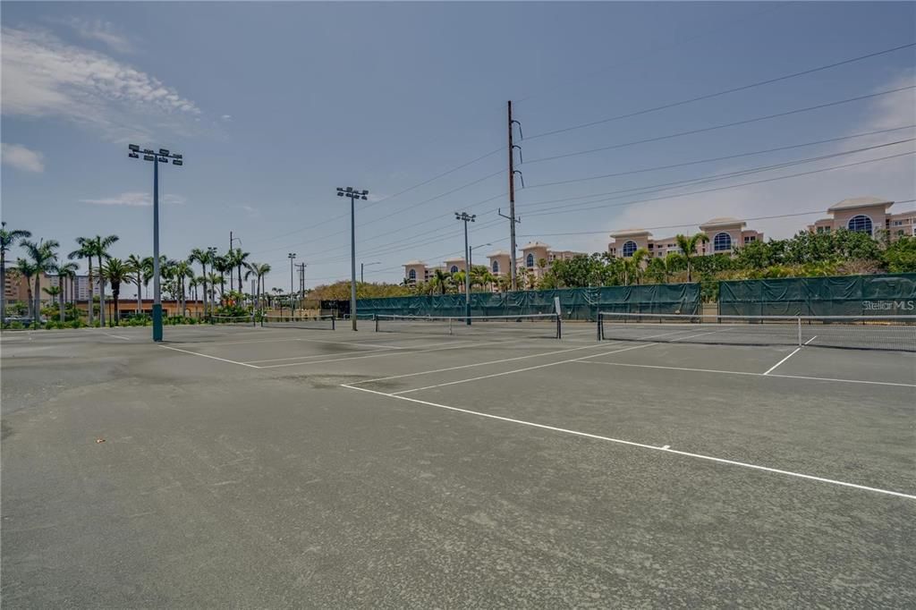 For Rent: $1,800 (1 beds, 1 baths, 738 Square Feet)