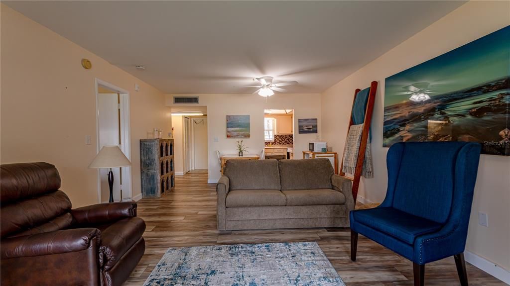 For Rent: $1,800 (1 beds, 1 baths, 738 Square Feet)