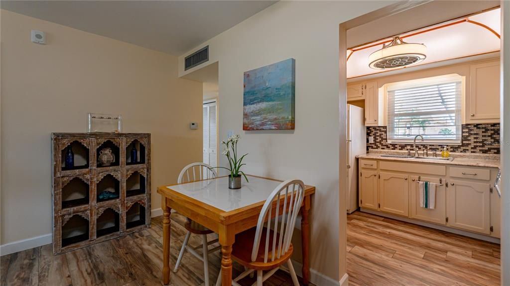 For Rent: $1,800 (1 beds, 1 baths, 738 Square Feet)