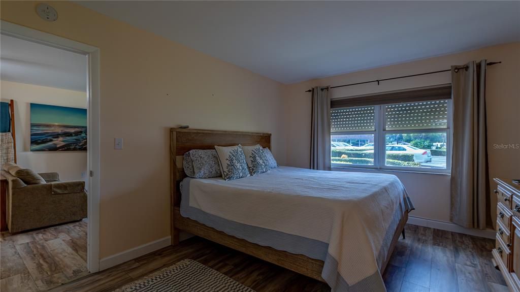 For Rent: $1,800 (1 beds, 1 baths, 738 Square Feet)
