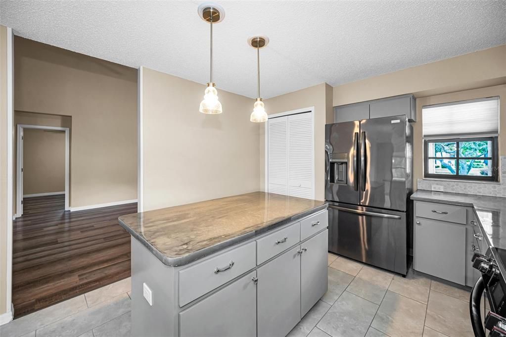 For Rent: $2,400 (2 beds, 2 baths, 1642 Square Feet)