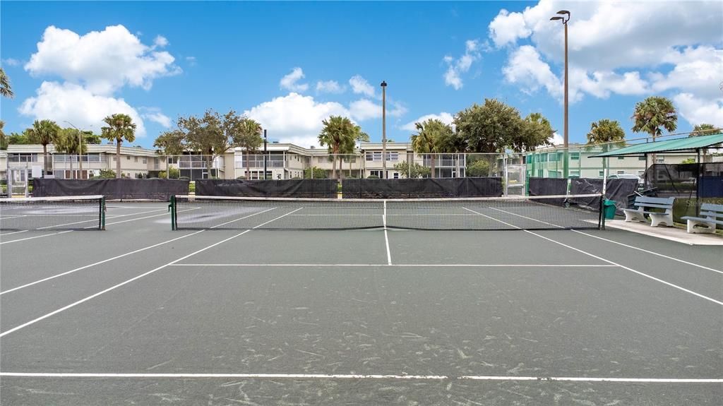 Active With Contract: $131,000 (1 beds, 1 baths, 726 Square Feet)