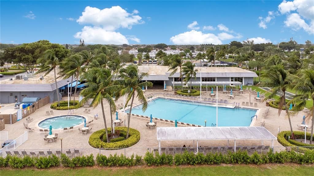 Active With Contract: $131,000 (1 beds, 1 baths, 726 Square Feet)