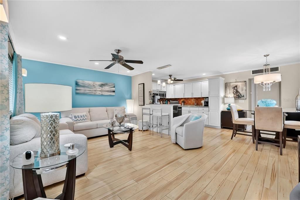 Active With Contract: $131,000 (1 beds, 1 baths, 726 Square Feet)