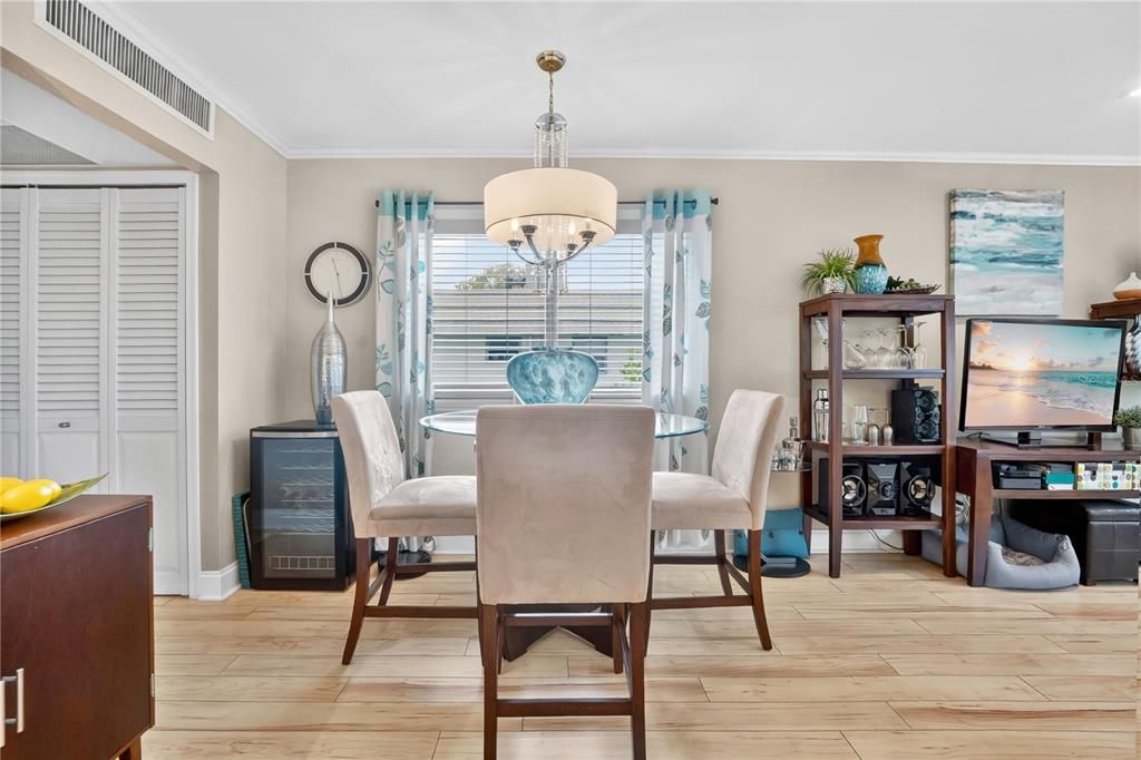 Active With Contract: $131,000 (1 beds, 1 baths, 726 Square Feet)