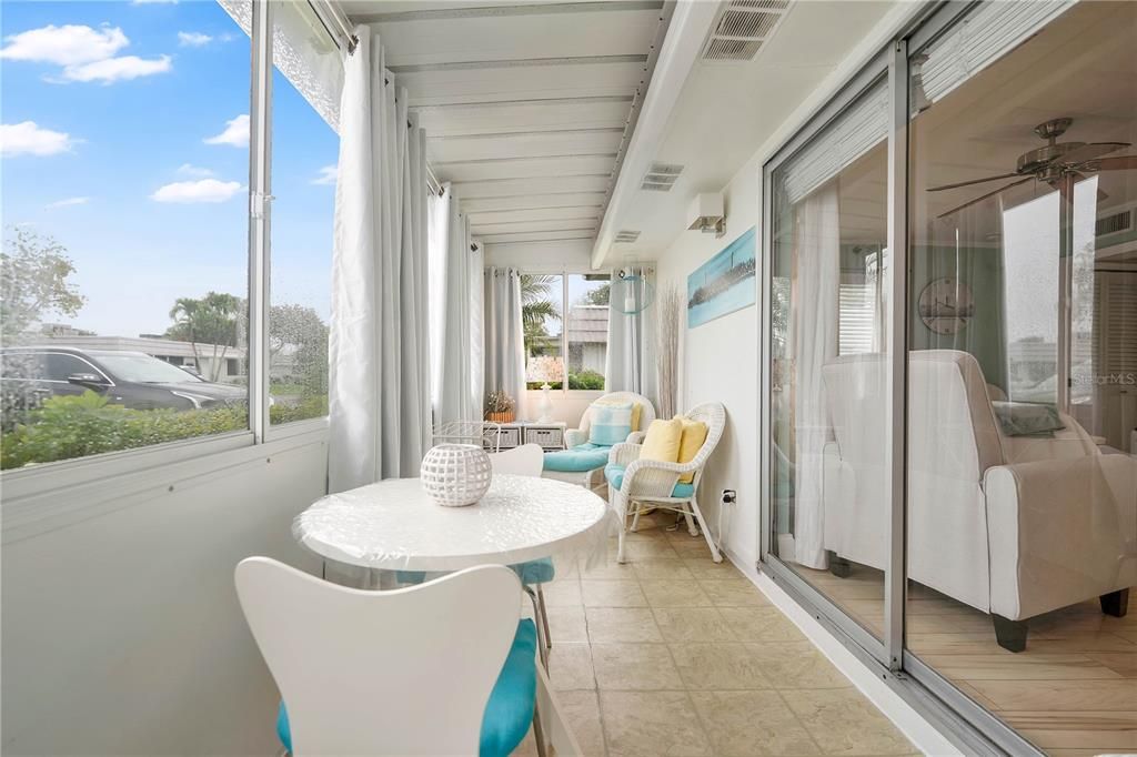 Active With Contract: $131,000 (1 beds, 1 baths, 726 Square Feet)