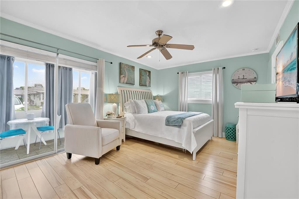 Active With Contract: $131,000 (1 beds, 1 baths, 726 Square Feet)