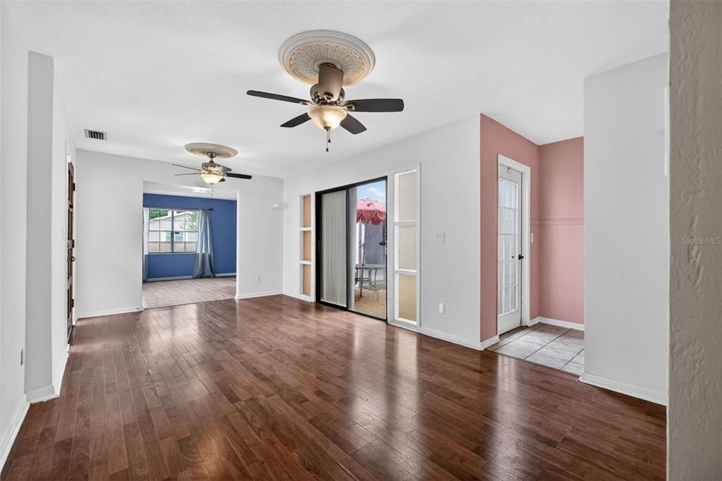 For Sale: $275,000 (3 beds, 2 baths, 1880 Square Feet)
