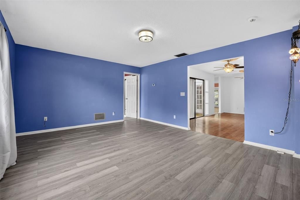 For Sale: $275,000 (3 beds, 2 baths, 1880 Square Feet)