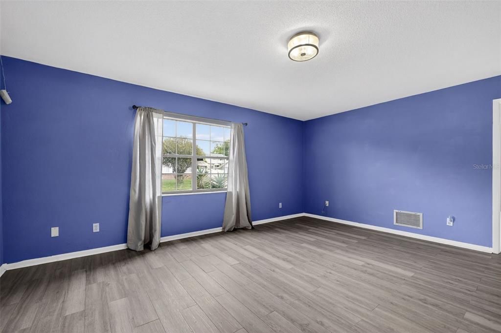 For Sale: $275,000 (3 beds, 2 baths, 1880 Square Feet)