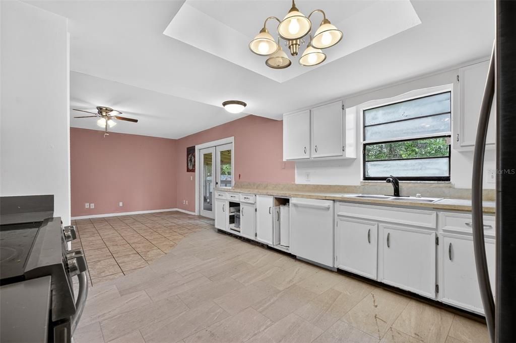 For Sale: $275,000 (3 beds, 2 baths, 1880 Square Feet)