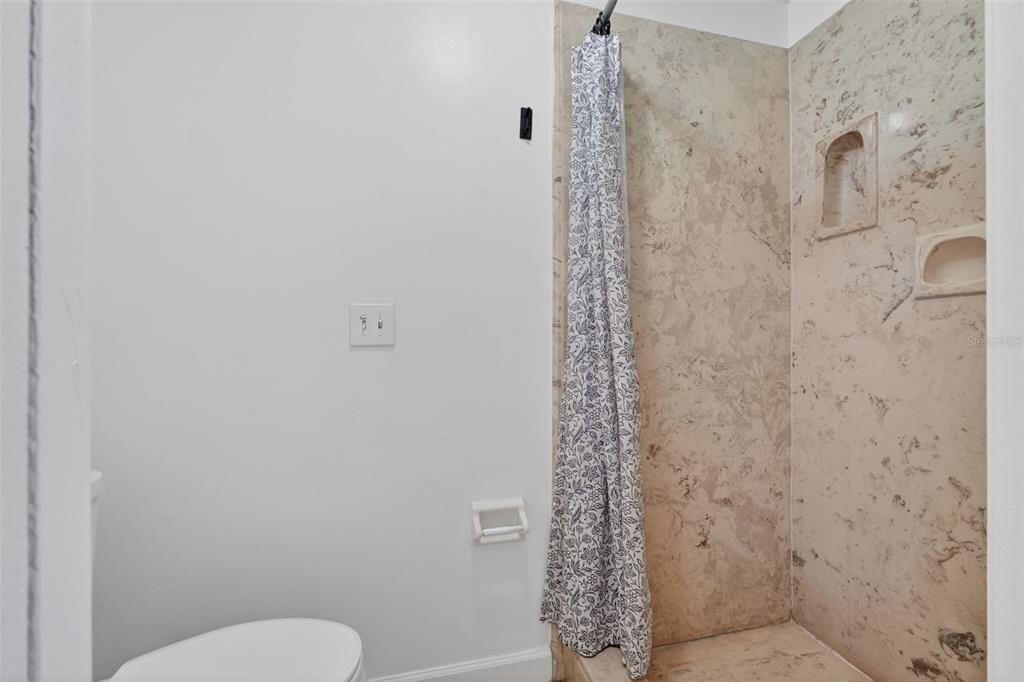 For Sale: $275,000 (3 beds, 2 baths, 1880 Square Feet)