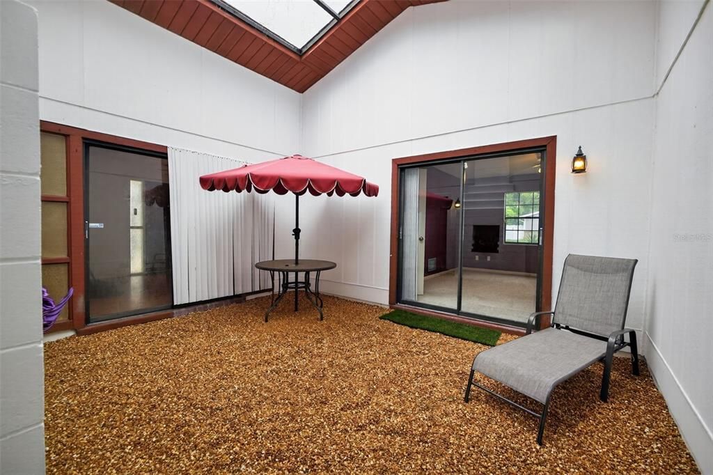 For Sale: $275,000 (3 beds, 2 baths, 1880 Square Feet)