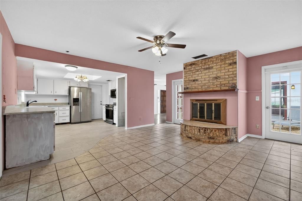 For Sale: $275,000 (3 beds, 2 baths, 1880 Square Feet)